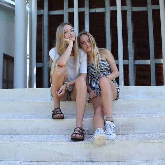 Meet your Posher, Beth - Picture 1 of 1